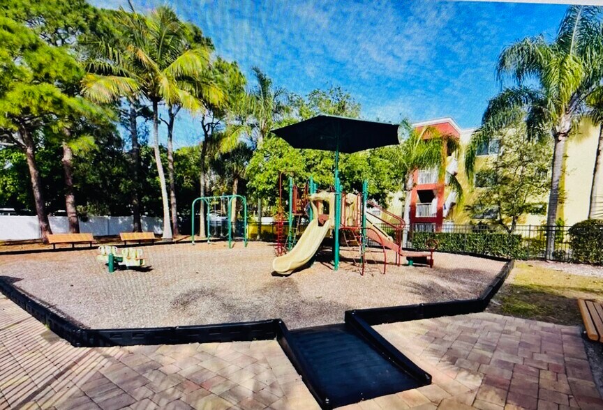 Building Photo - 2630 Coconut Bay Ln