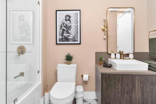 Building Photo - 601 NE 1st Ave