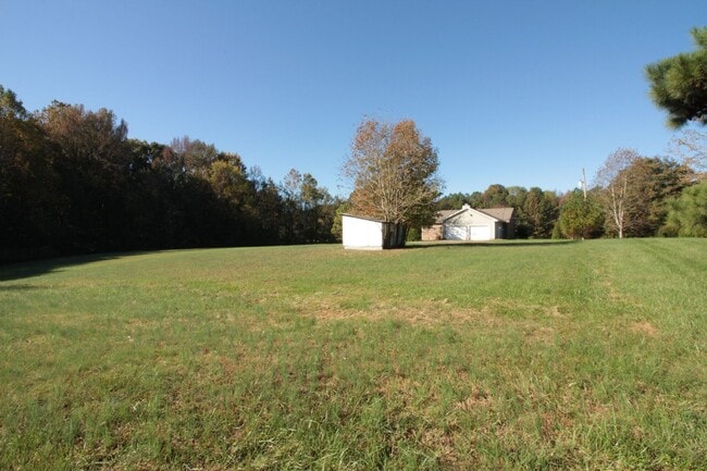 Building Photo - 205 Farmer Rd