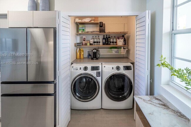 Building Photo - 3255 NE 184th St