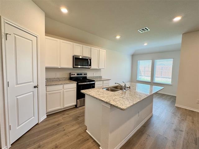 Building Photo - 390 Zenyatta Dr