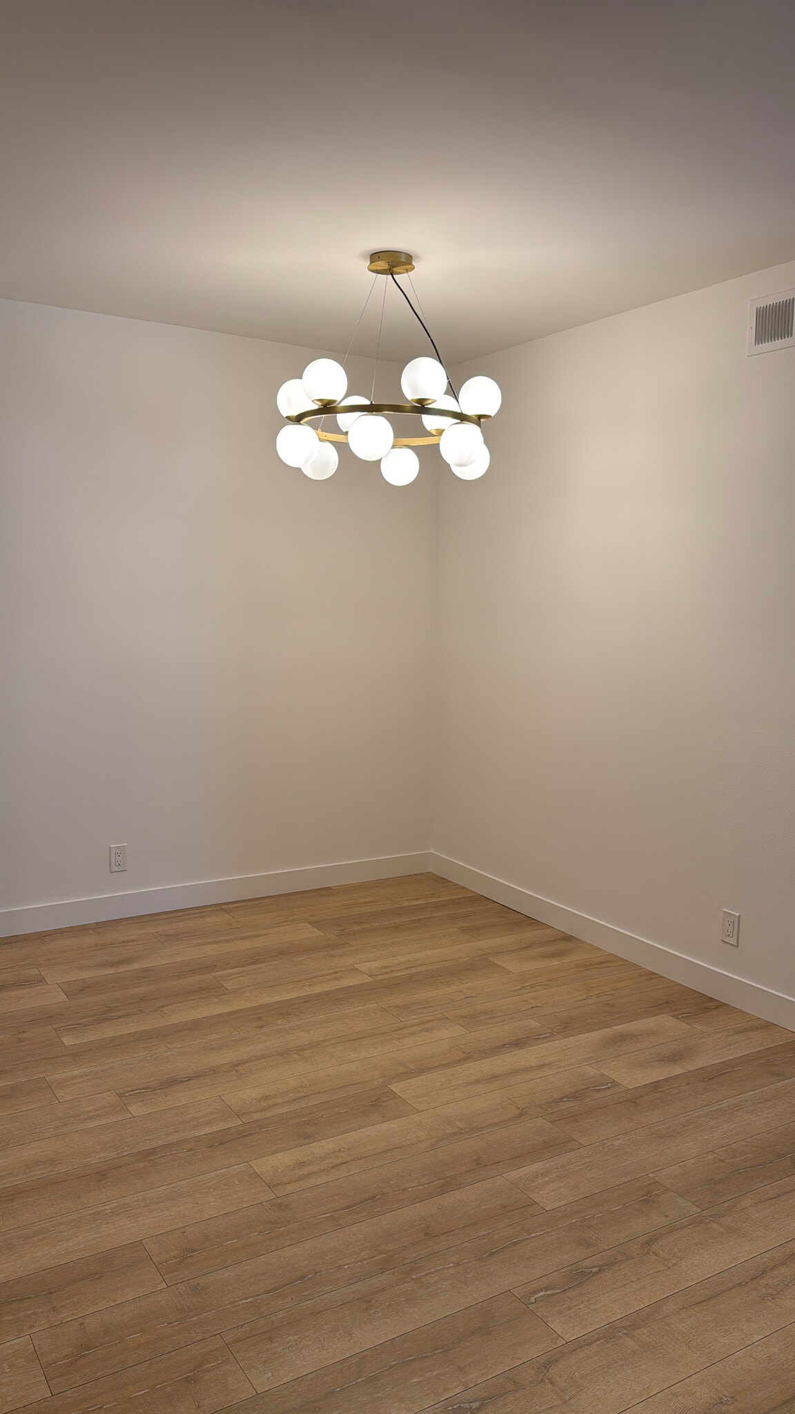 Dining - 10021 Tabor St