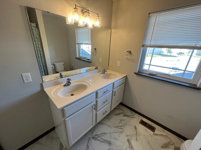 Building Photo - 5207 Foxfield Dr NW
