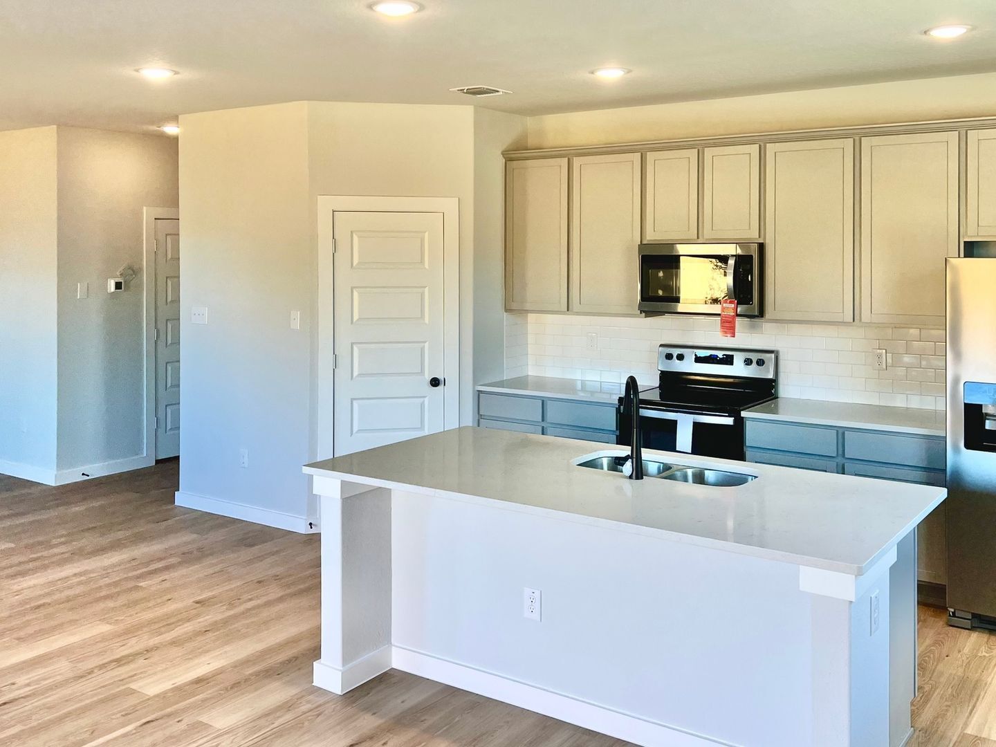 Building Photo - 14607 Emerio Dr