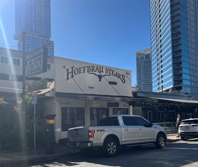 Building Photo - 505 W 7th St