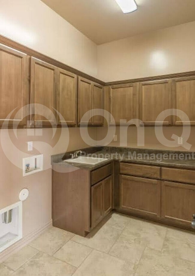 Building Photo - 2950 E Latham Way