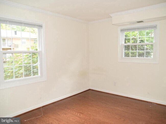 Building Photo - 3814 Lyndhurst Dr