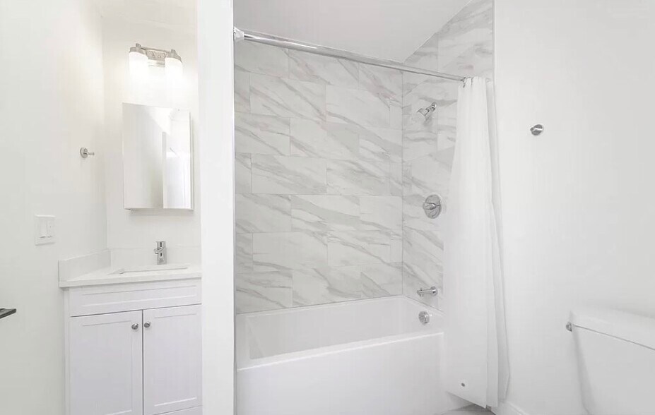 Building Photo - 68 Day St