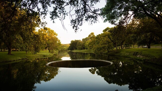 Building Photo - Modern 3-Bedroom Apartment with Smart Home...