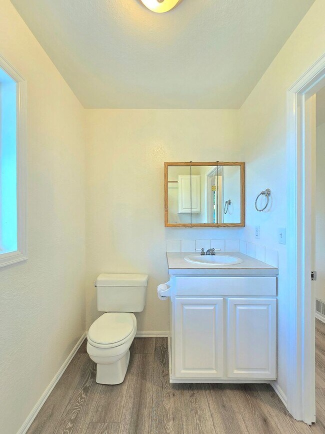 Building Photo - 2 Bedroom Home with Sound, Island and Ferr...