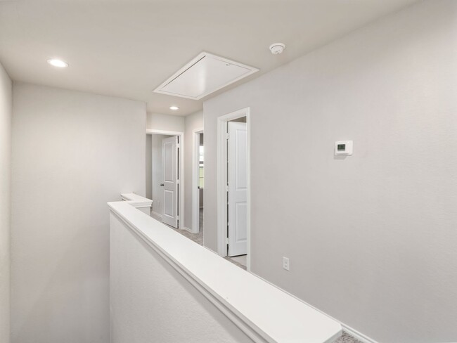 Building Photo - New Unit Available for Rent! Move In Speci...