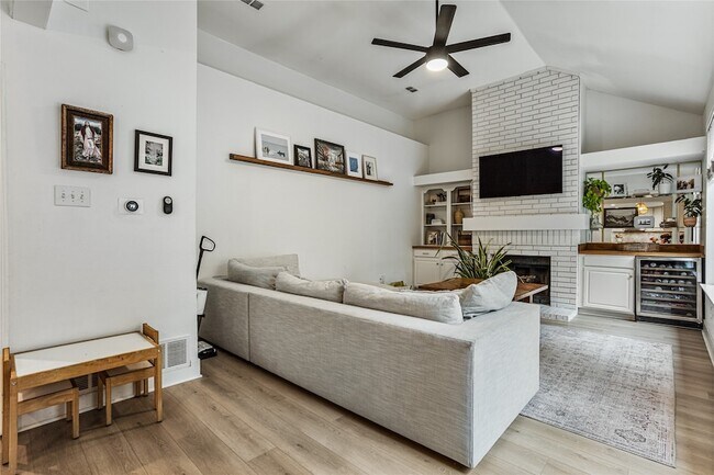 Building Photo - 5325 Cambridge Ct