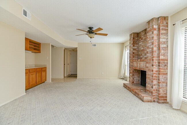 Building Photo - 3410 Streamside Ln