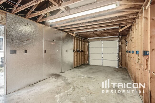Building Photo - 158 Shamrock St NE