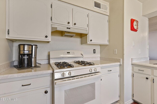 Building Photo - 4713 Sun Valley Dr