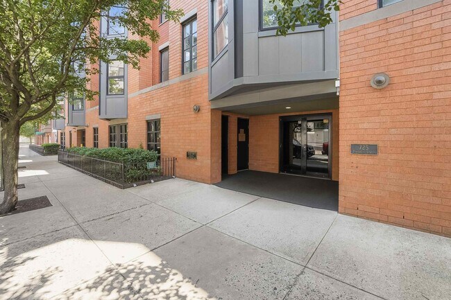 Building Photo - 725 Jefferson St