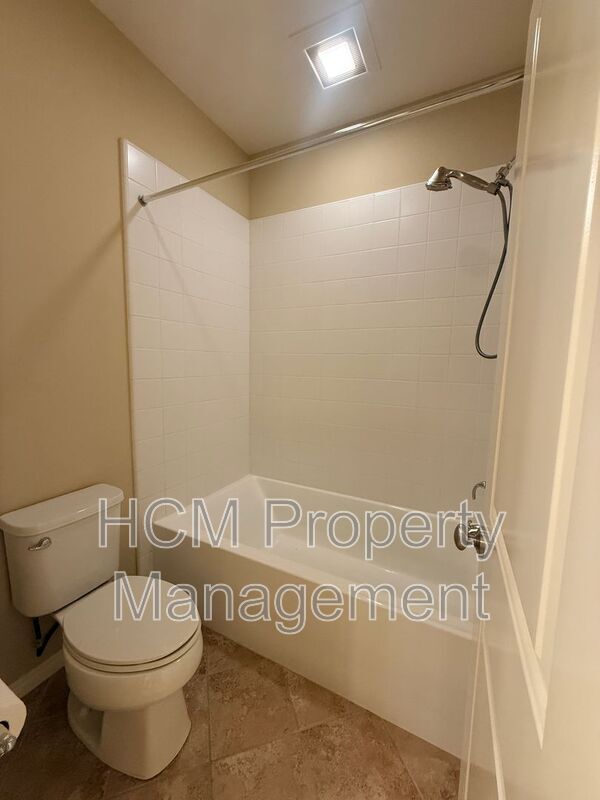 Building Photo - 77 Diamond