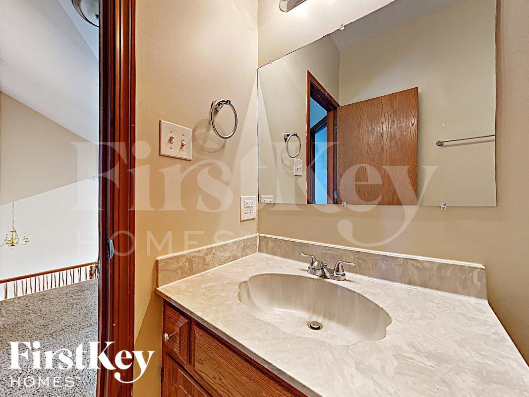 Building Photo - 1203 Quail Dr