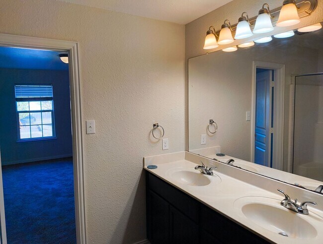 Building Photo - 1540 Chama Dr