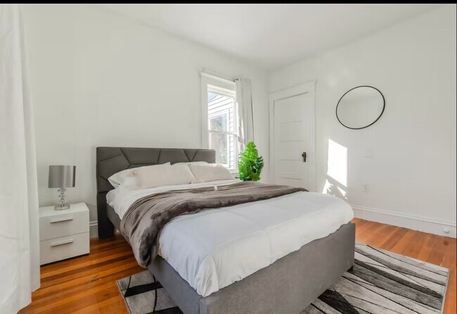 Building Photo - 39 Medford St