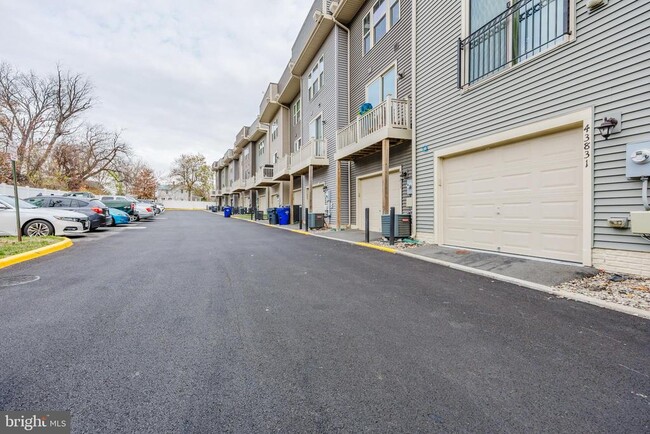 Building Photo - 43831 Stubble Cor Sq