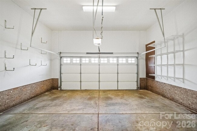 Building Photo - 704 Deercross Ln