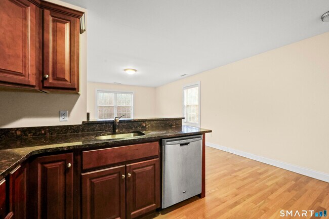 Building Photo - 24 Hartford Rd