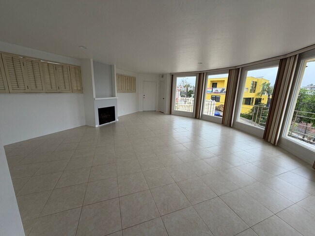 Building Photo - 3 bedroom house with amazing views