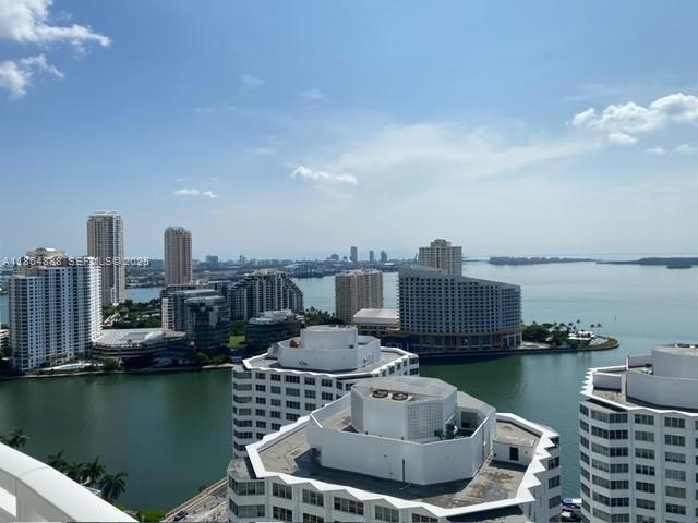 Building Photo - 950 Brickell Bay Dr