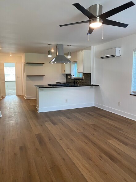 Building Photo - 3041 Cleinview Ave