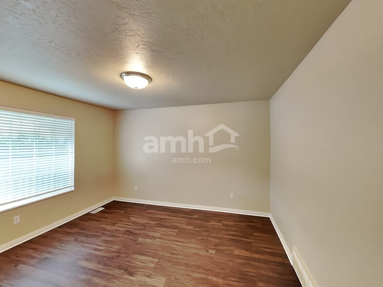 Building Photo - 10207 N Forest Creek Dr