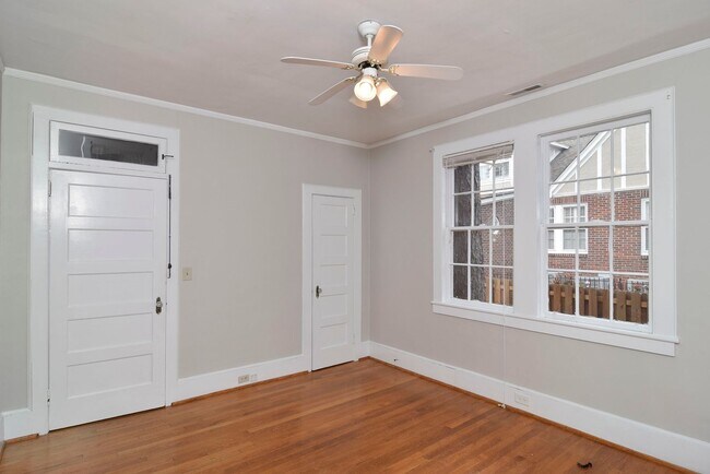 Building Photo - Charming 3 Bedroom Home in Desirable Heath...