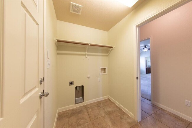Building Photo - 30018 Bumble Bee Dr