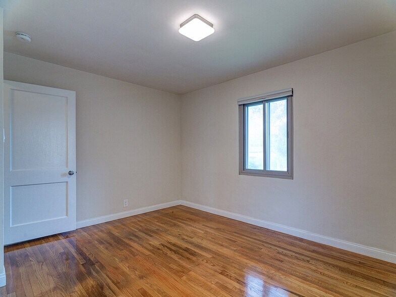 Building Photo - 8716 Bleriot Ave