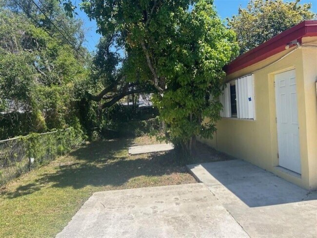 Building Photo - 1337 NW 112th Terrace