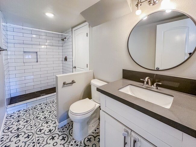 Building Photo - Completely Renovated 3+ Bed, 2 Bath Tierra...