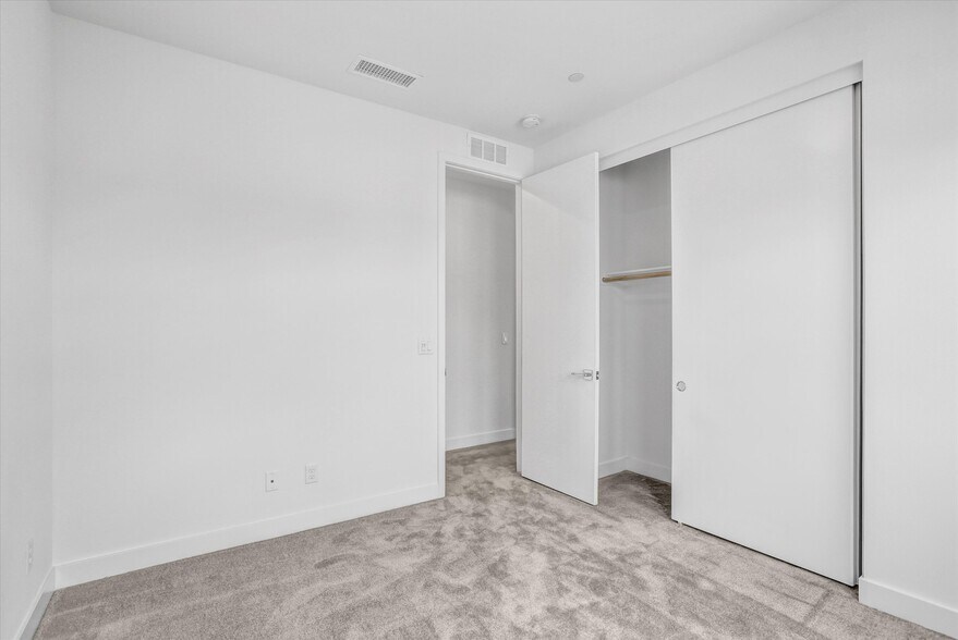 Building Photo - 2618 Everly Dr