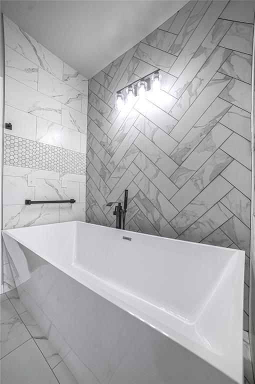 Building Photo - 4715 White Tail Ct