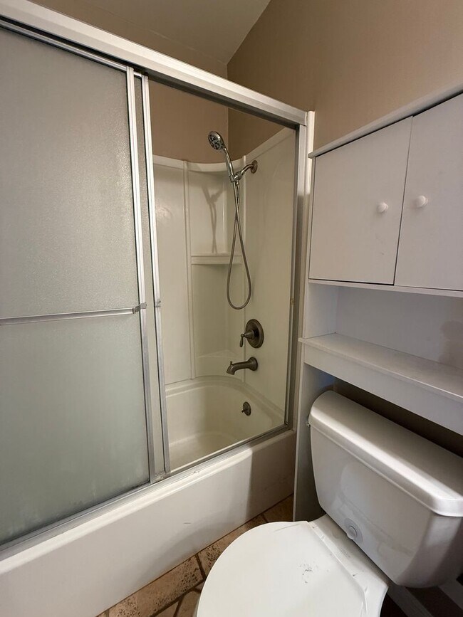 Building Photo - Charming Single-Level Townhome in Cape Concord