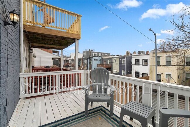 Building Photo - 619 Orleans Pl NE