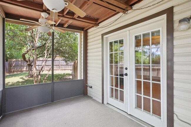 Building Photo - 1300 Tuxford Cove