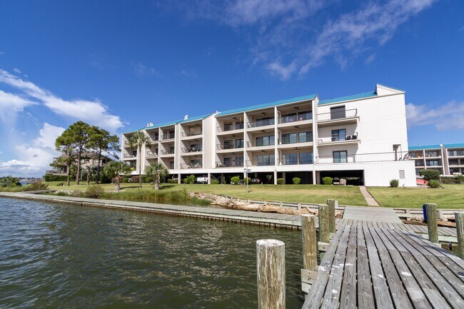 Building Photo - 401 Lakeside Ln