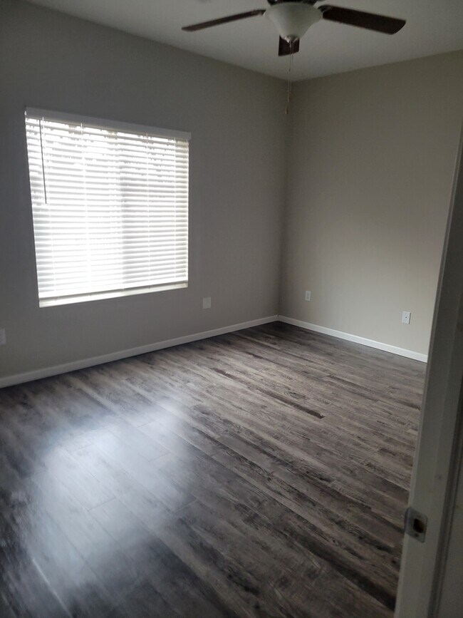 Building Photo - 1309 N Azena St