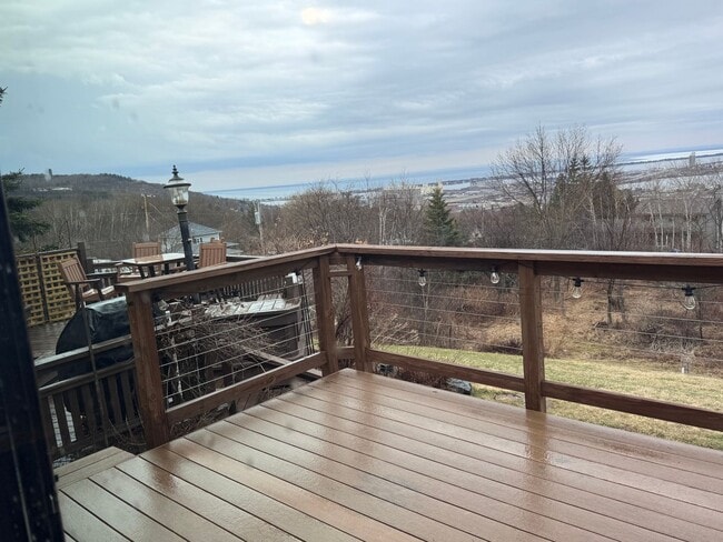 Building Photo - 2607 W 12th Street - Available May 8th - Short Term Rental Through October