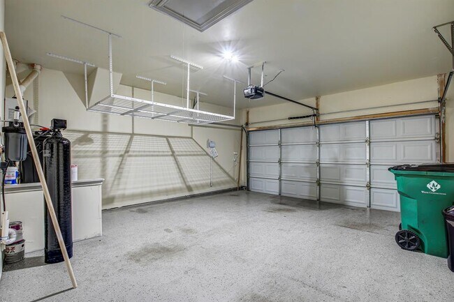 Building Photo - 18012 Stefano Dr