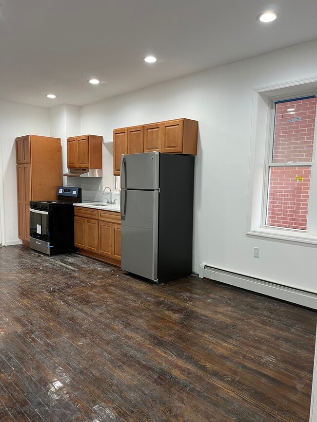 Building Photo - 743 40th St