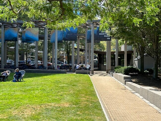 Building Photo - 437 D St