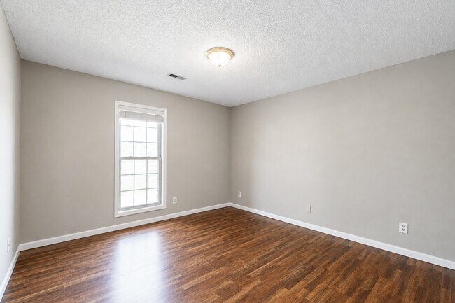 Building Photo - 317 Headrickview Dr