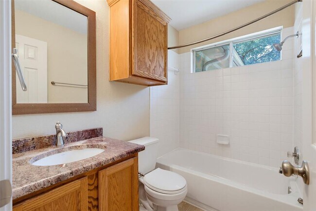 Building Photo - 2110 Keepsake Dr