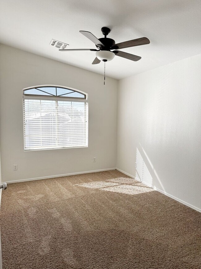 Building Photo - ABSOLUTELY STUNNING 4BR 2.5BA, OVER 2100SQFT, COMMUNITY POOL, CHANDLER